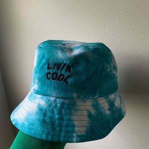 NEVER WORN LIVIN COOL BUCKET HAT